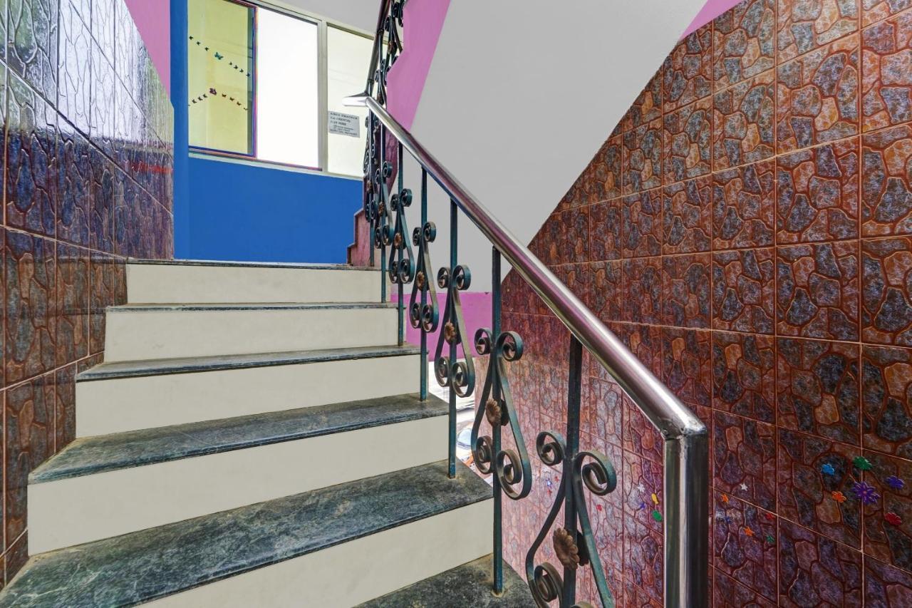 Spot On New Golden Star Guest House Near Thirumangalam Metro Station Chennai Extérieur photo