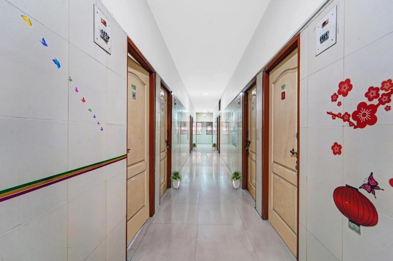 Spot On New Golden Star Guest House Near Thirumangalam Metro Station Chennai Extérieur photo
